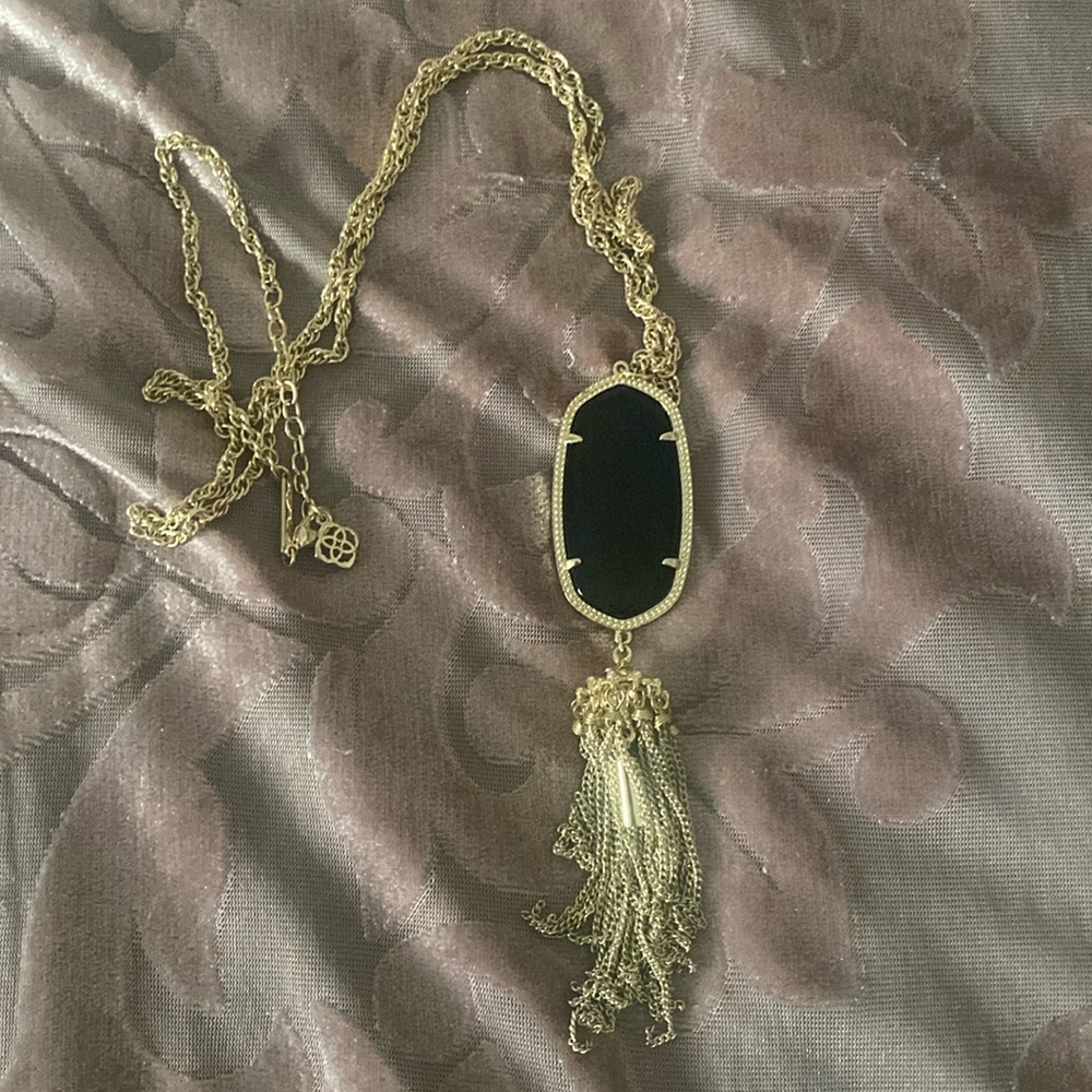 Kendra Scott necklace